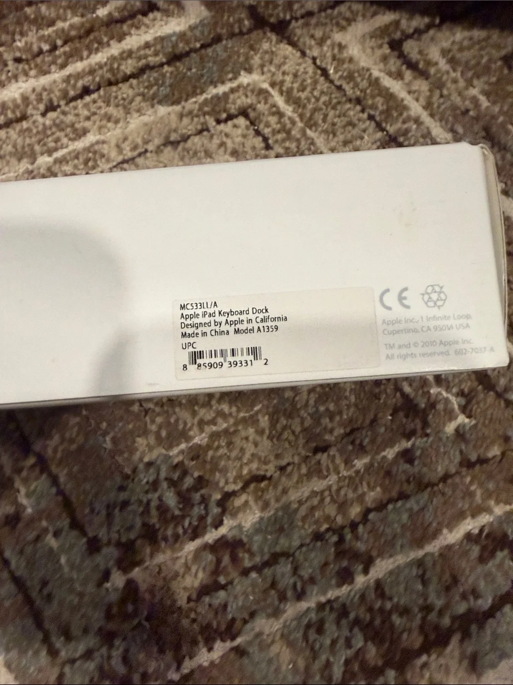 Apple iPad Keyboard Dock - White and Silver